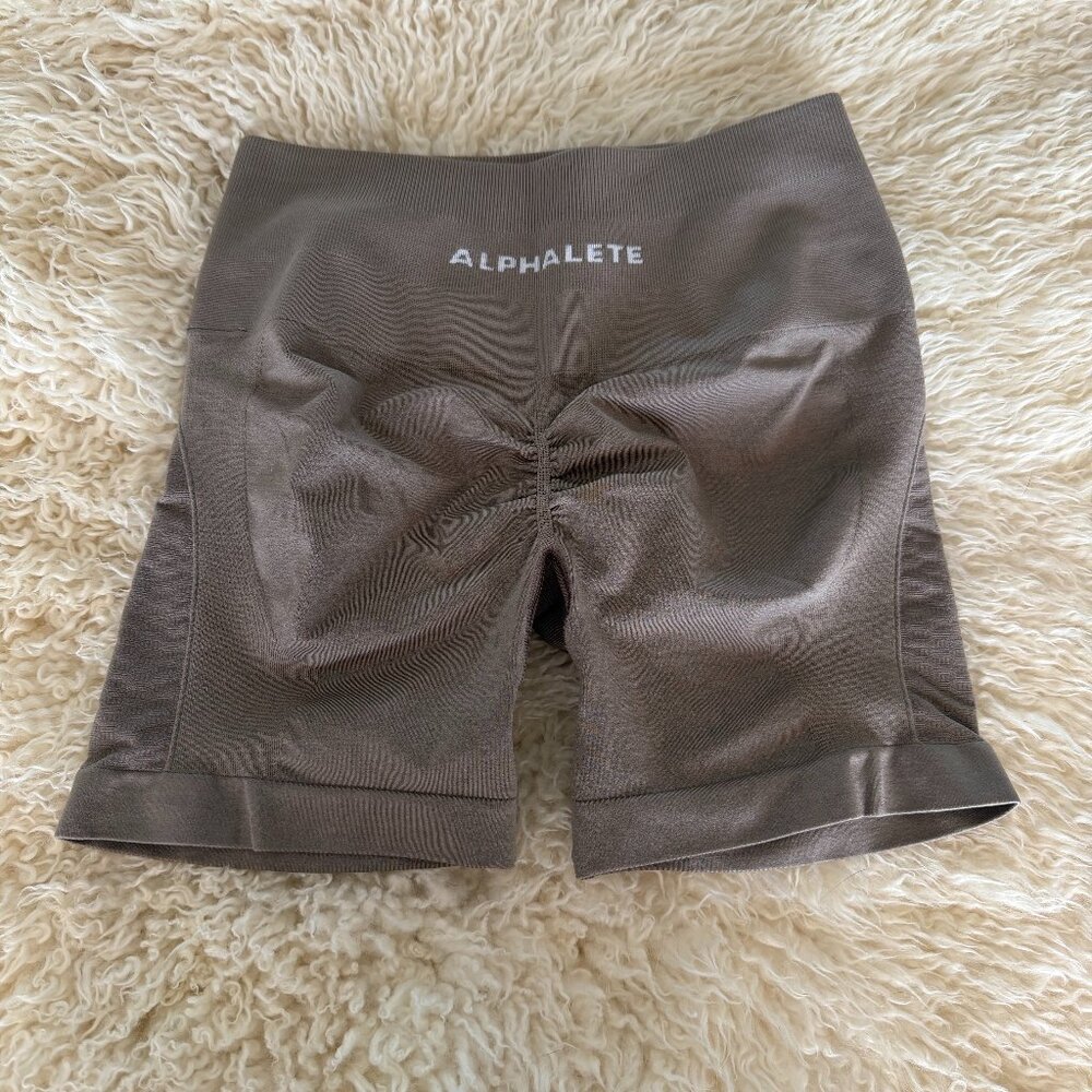 Alphalete Amplify Contour Shorts (5”) in the gorgeous Sand color - NWOT